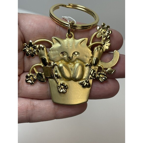 AJC Gold Tone Cat In Flower Basket Keychain New - Picture 2 of 5